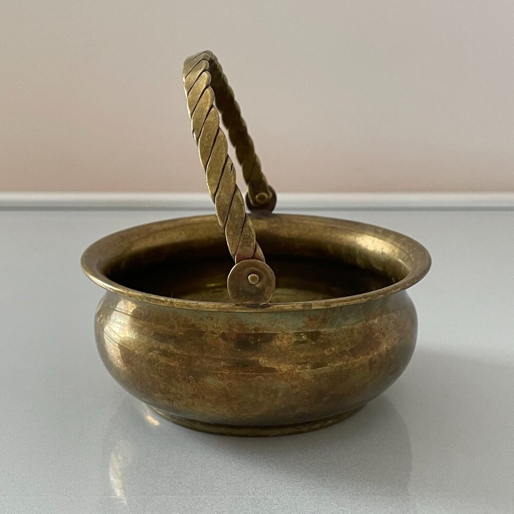 Small Brass Pot With Swing Handle - Picture 2 of 7